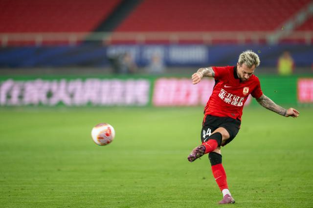 开云网页版-【中超】徐浩峰手球被吹 亚泰0比0河南两连平