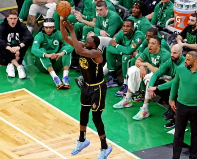 开云网页版-7年前科尔变阵救勇士 格林低迷发挥让他再临抉择